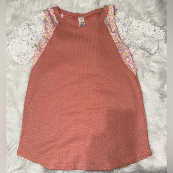 7th Ray Tops - 7th Ray Coral and White Lace Sleeve Top